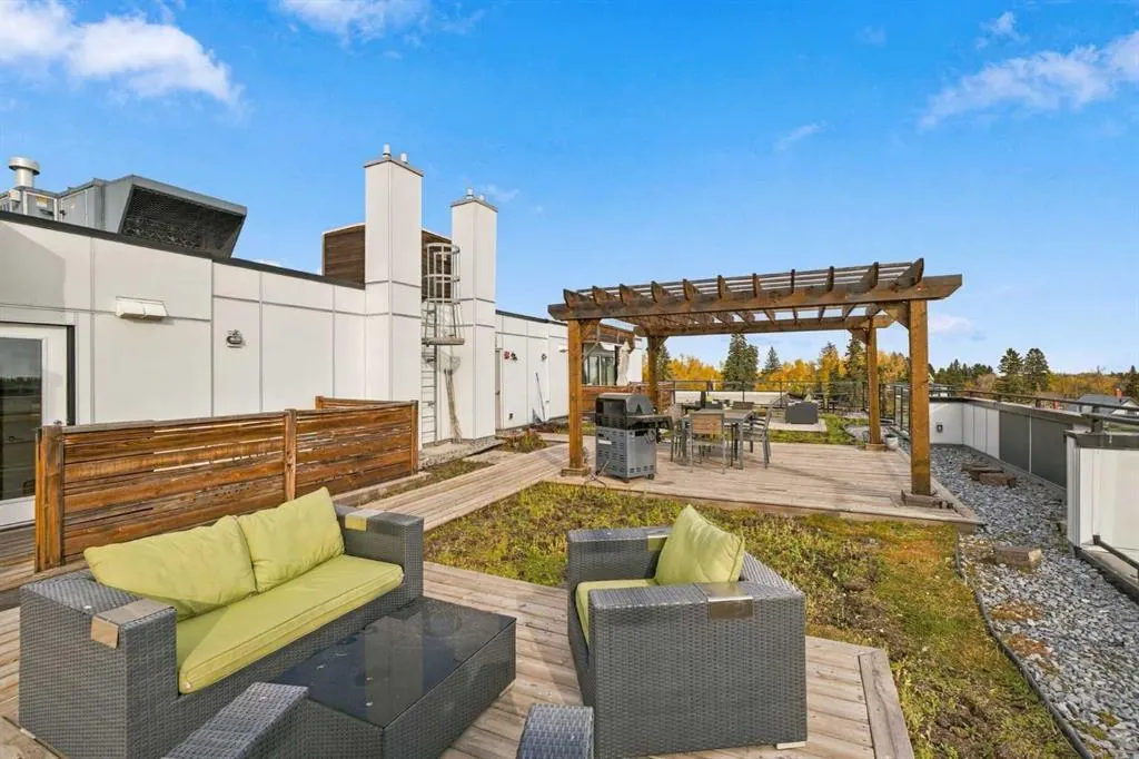 1521 26 Avenue SW #405