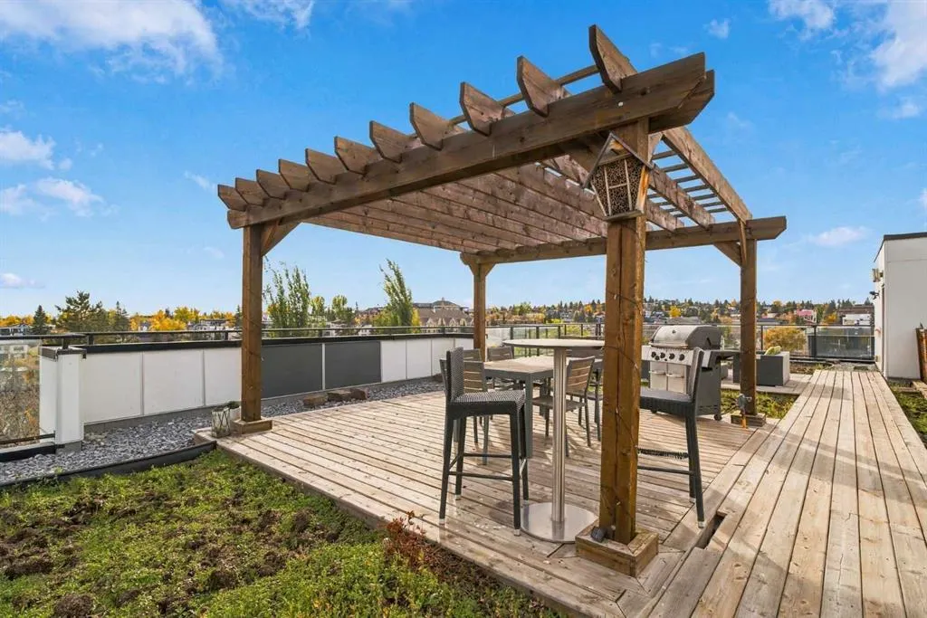 1521 26 Avenue SW #405