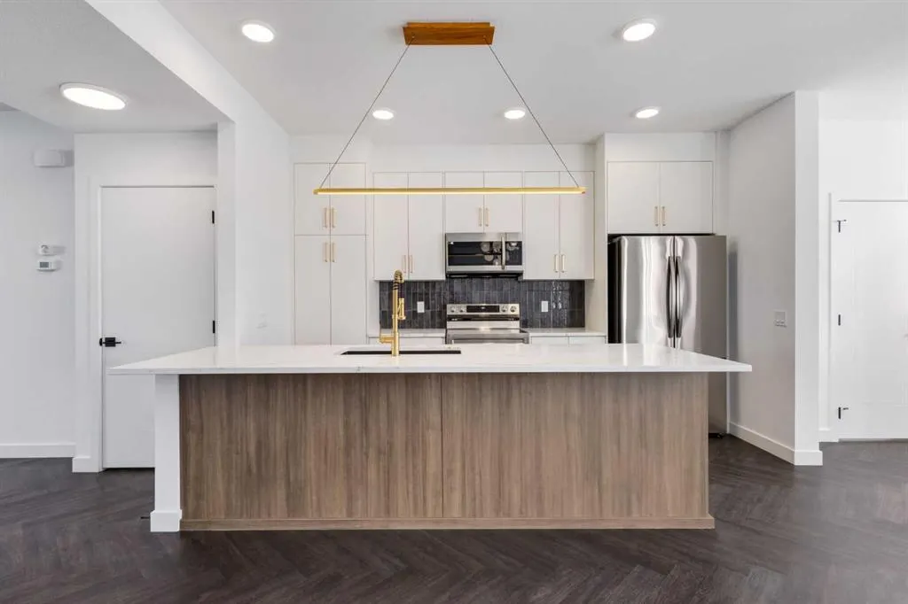 2421 Creeker Lane