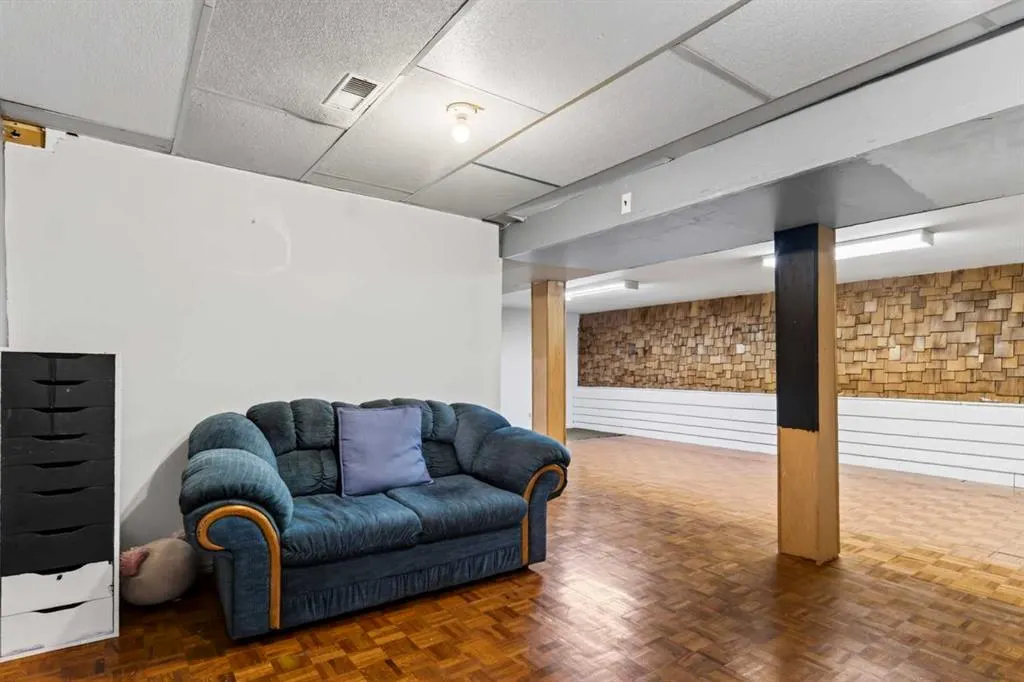 6516 Crowchild Trail SW