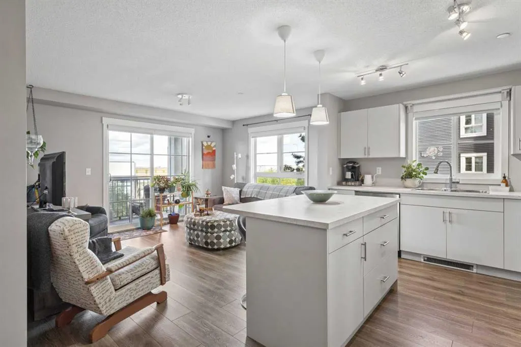 279 Copperpond Common SE #4201