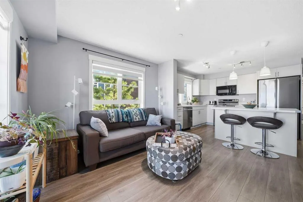279 Copperpond Common SE #4201