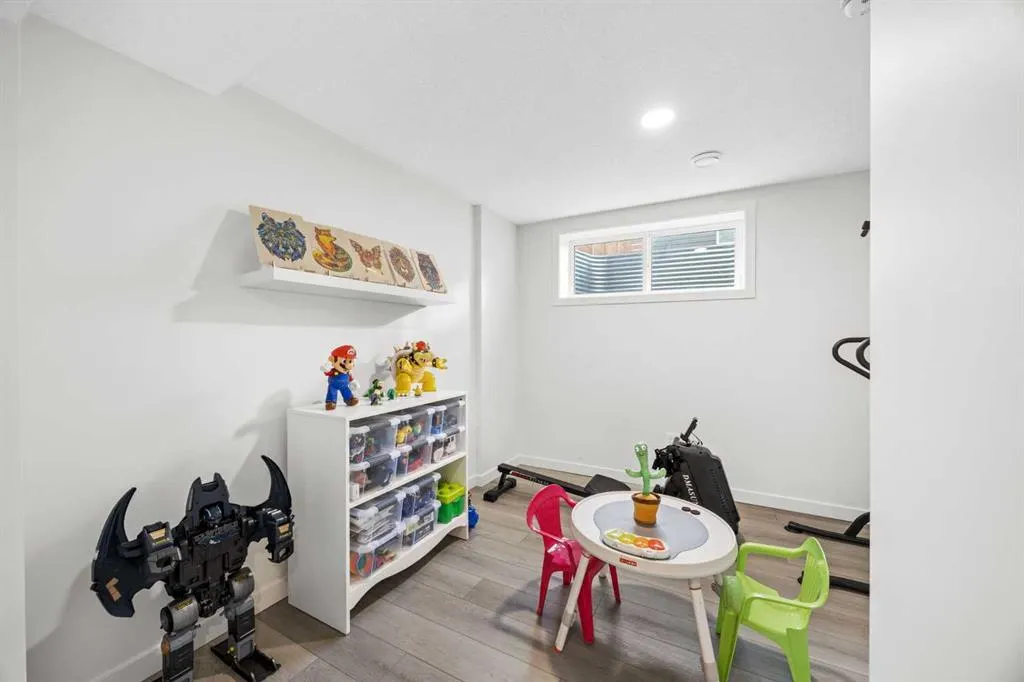 251 Chinook Gate Boulevard SW