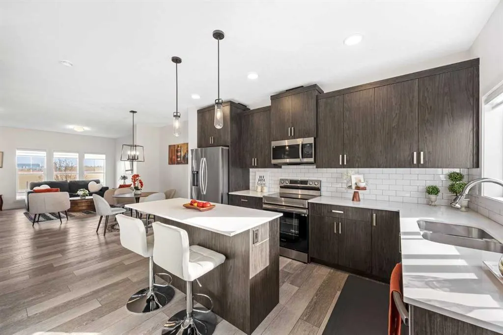 251 Chinook Gate Boulevard SW