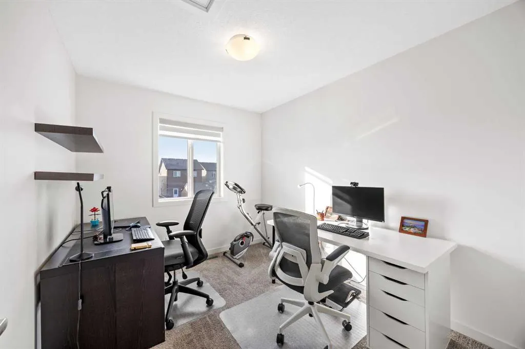 251 Chinook Gate Boulevard SW