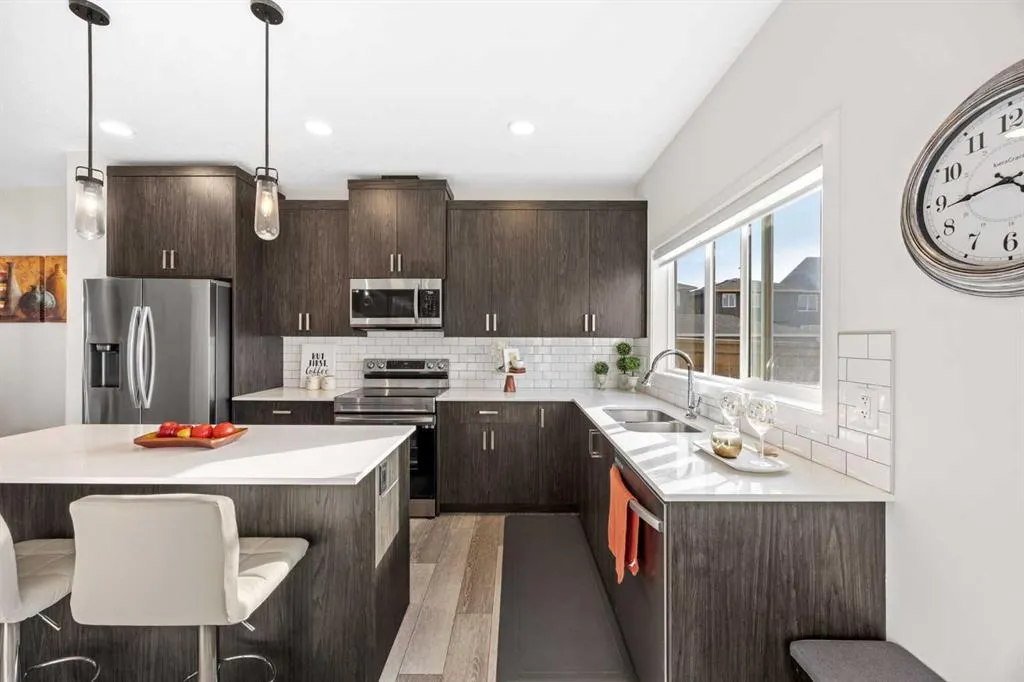 251 Chinook Gate Boulevard SW