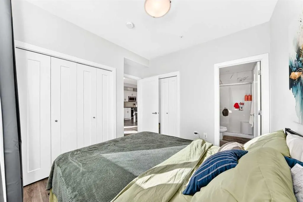 25 Walgrove Walk SE #110