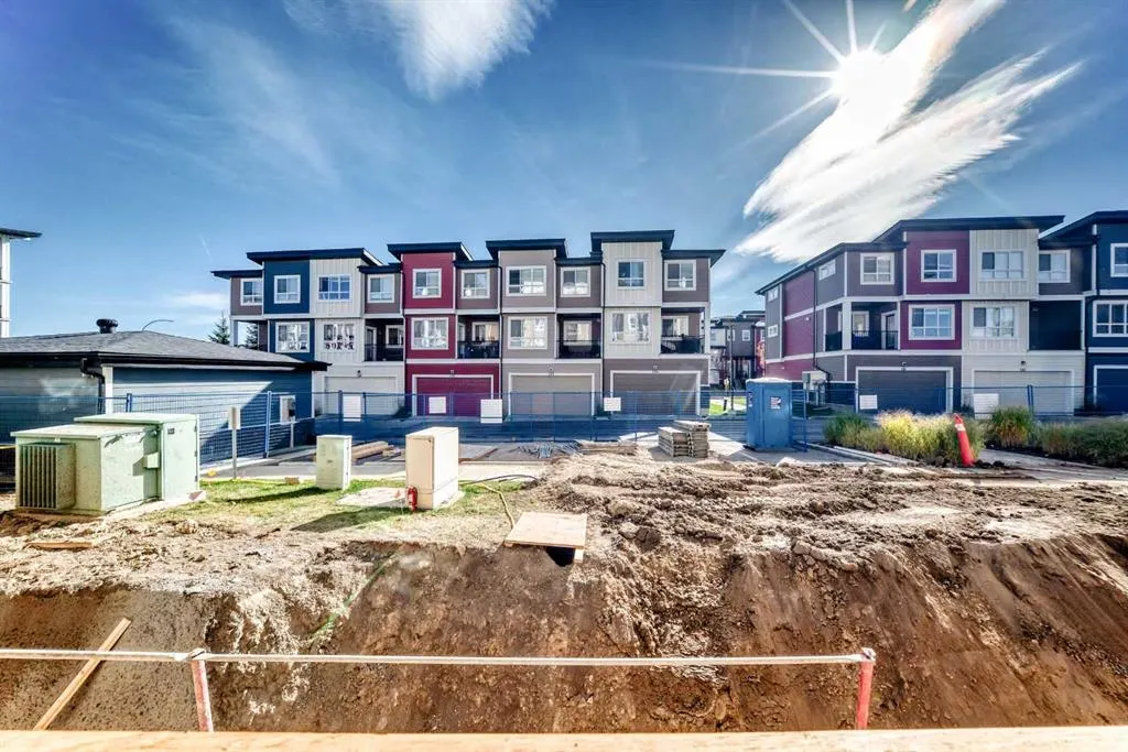 25 Walgrove Walk SE #110