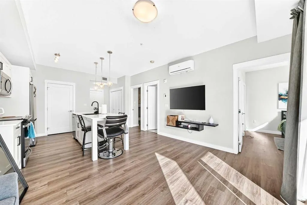 25 Walgrove Walk SE #110
