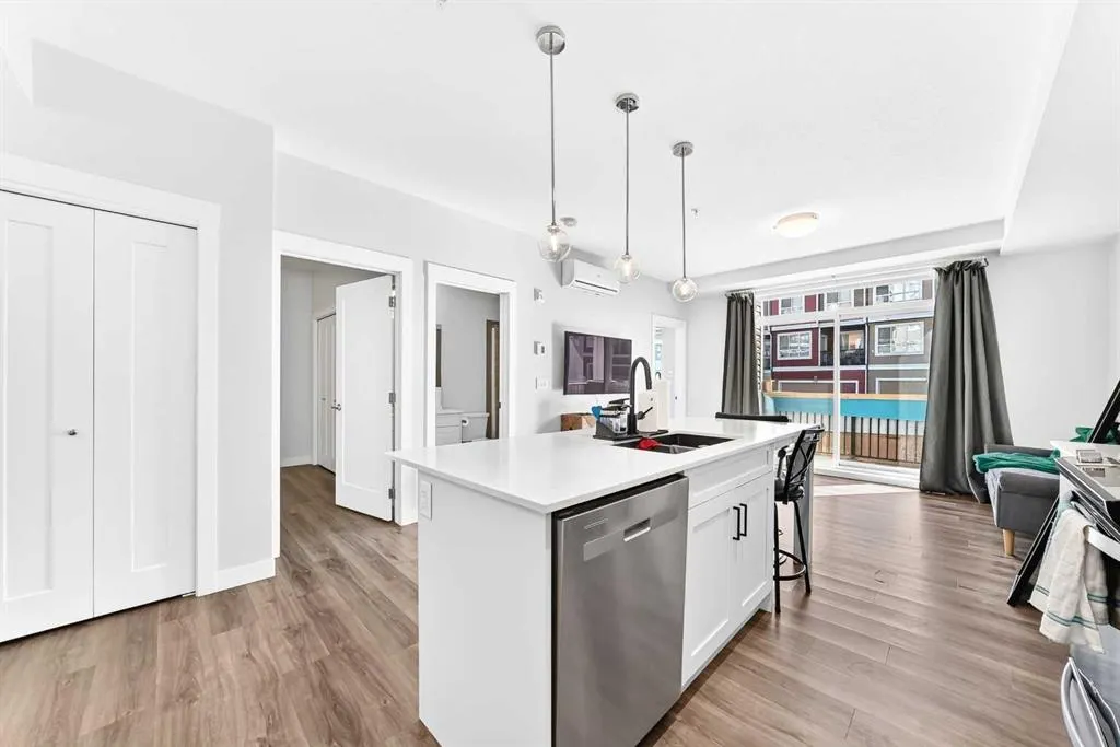 25 Walgrove Walk SE #110