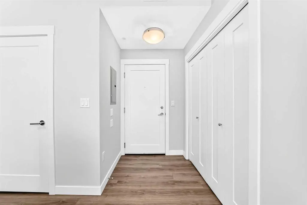 25 Walgrove Walk SE #110