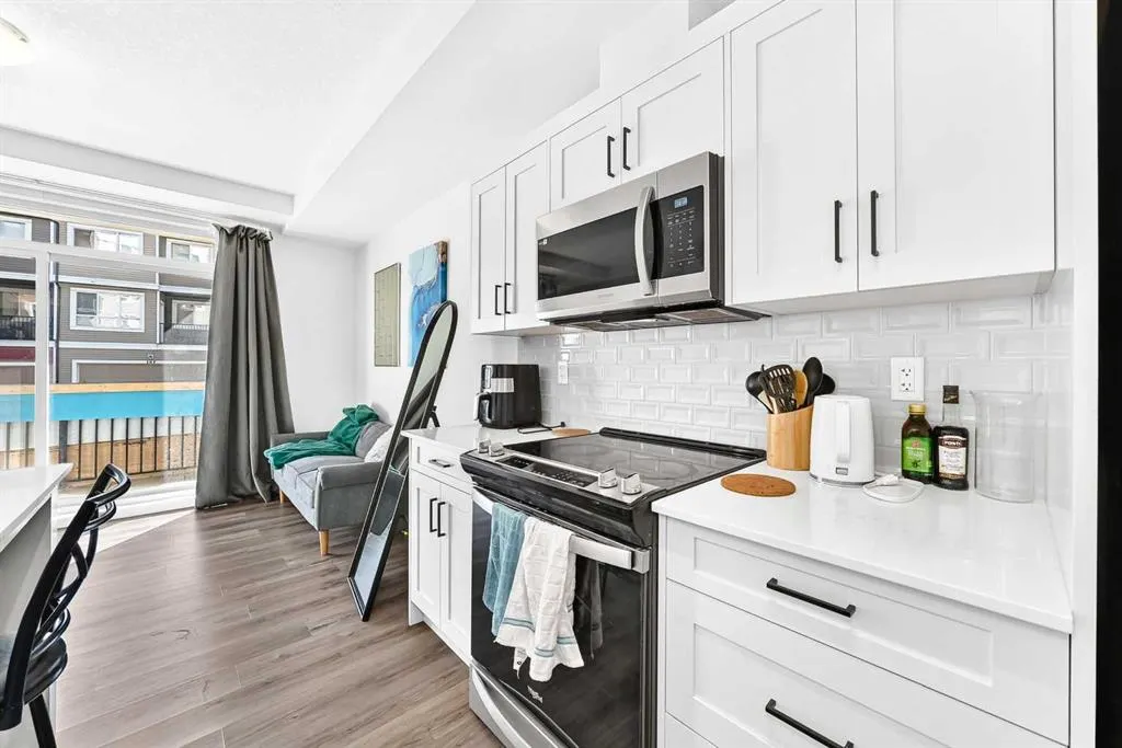25 Walgrove Walk SE #110