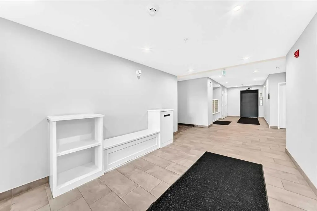 25 Walgrove Walk SE #110