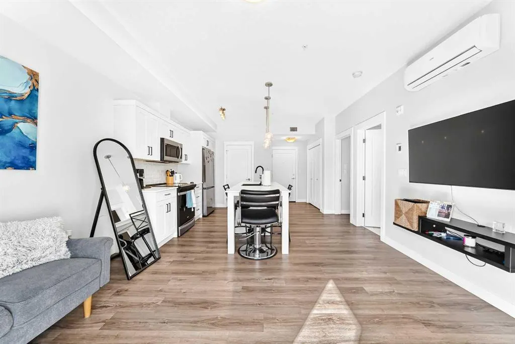 25 Walgrove Walk SE #110