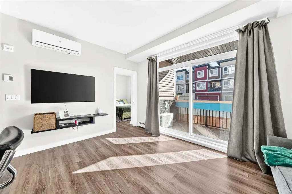 25 Walgrove Walk SE #110