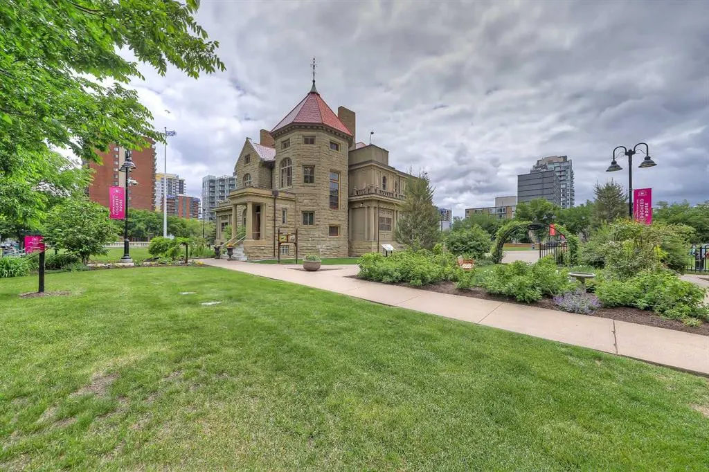 718 12 Avenue SW #708