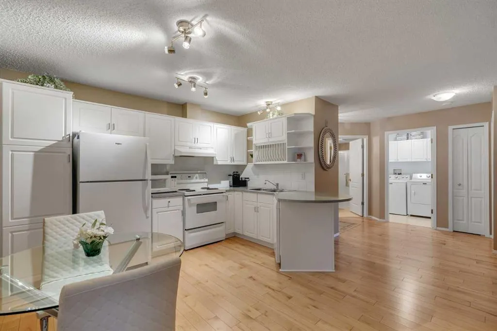 10 Sierra Morena Mews SW #215