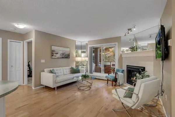 10 Sierra Morena Mews SW #215