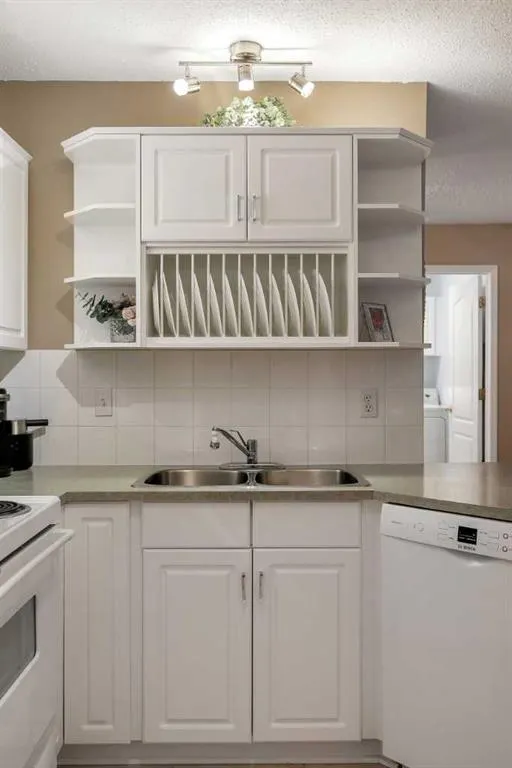 10 Sierra Morena Mews SW #215