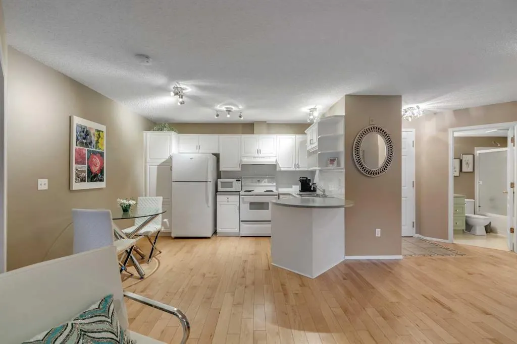 10 Sierra Morena Mews SW #215