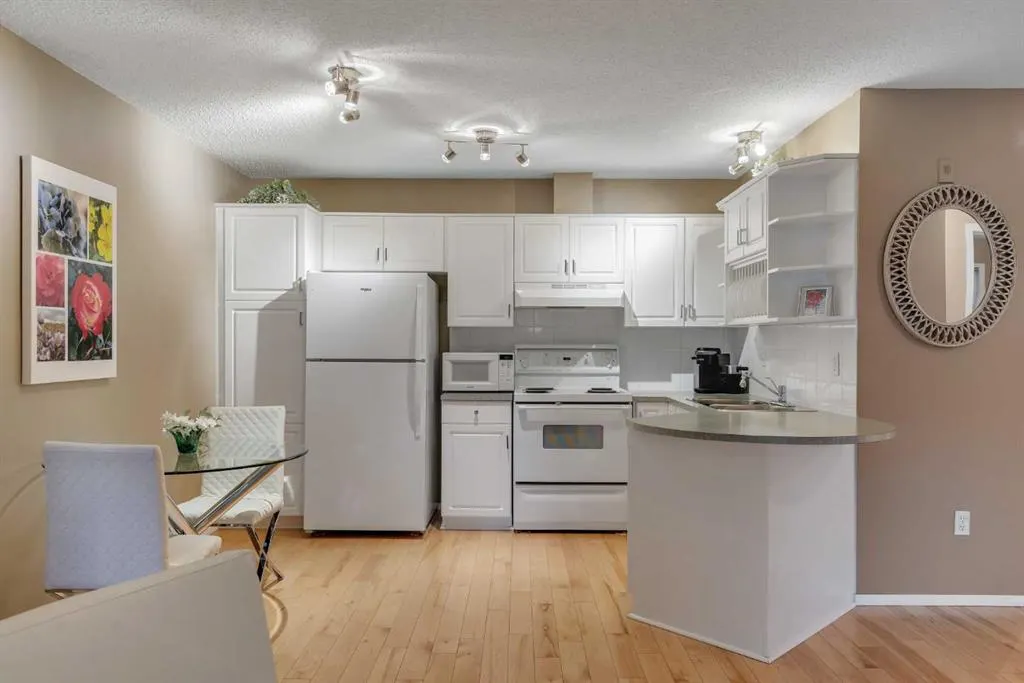 10 Sierra Morena Mews SW #215