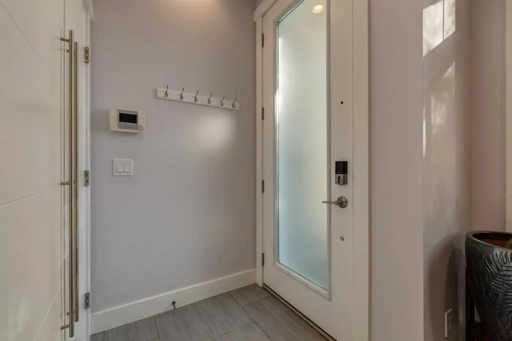 306 12 Avenue NE #1
