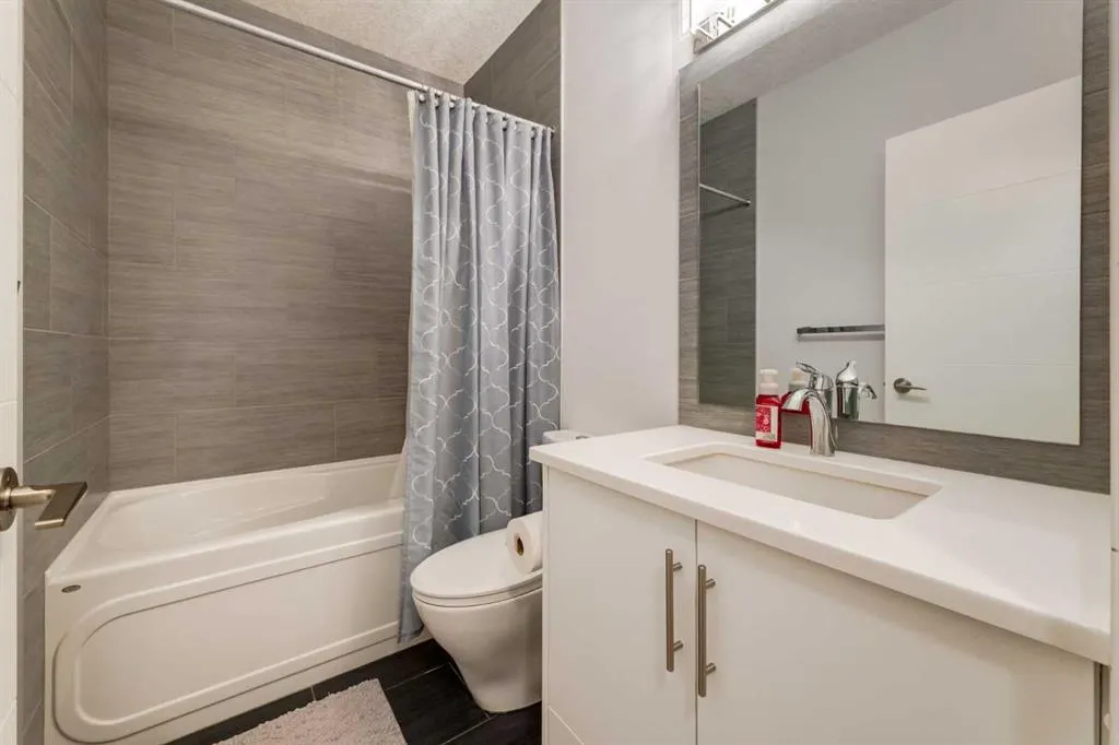 306 12 Avenue NE #1