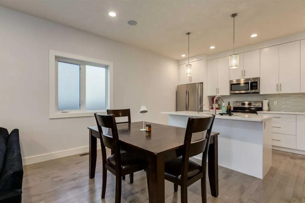 306 12 Avenue NE #1