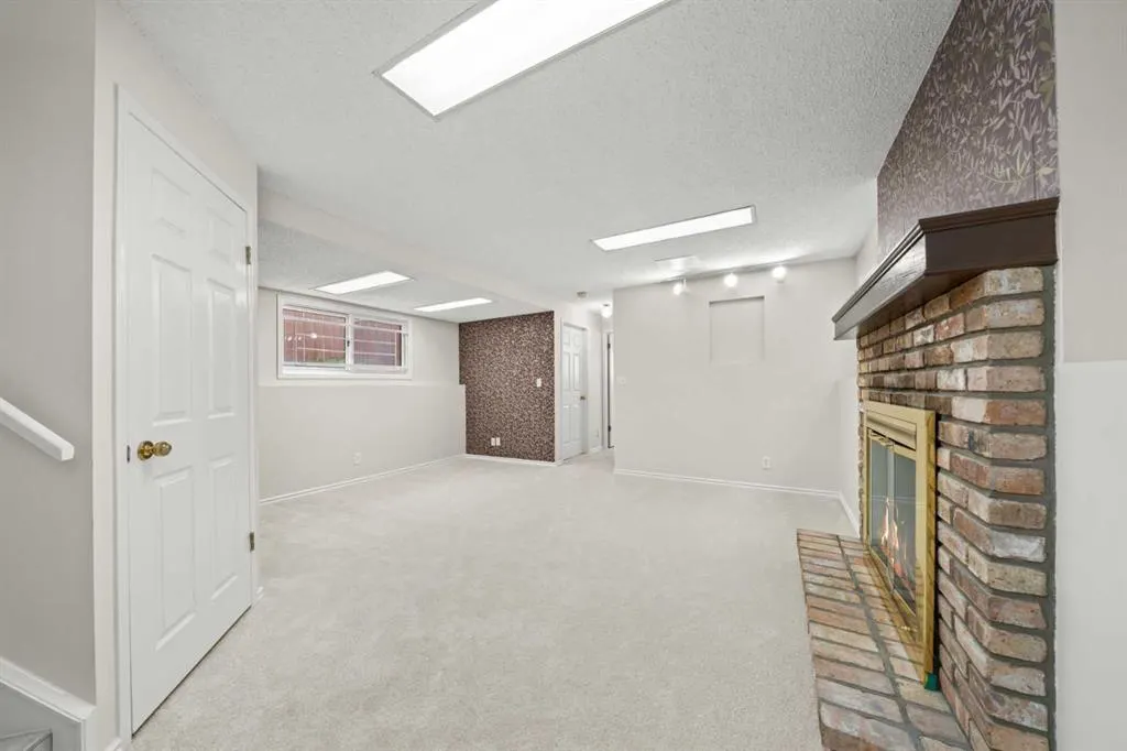 107 Tararidge Close NE