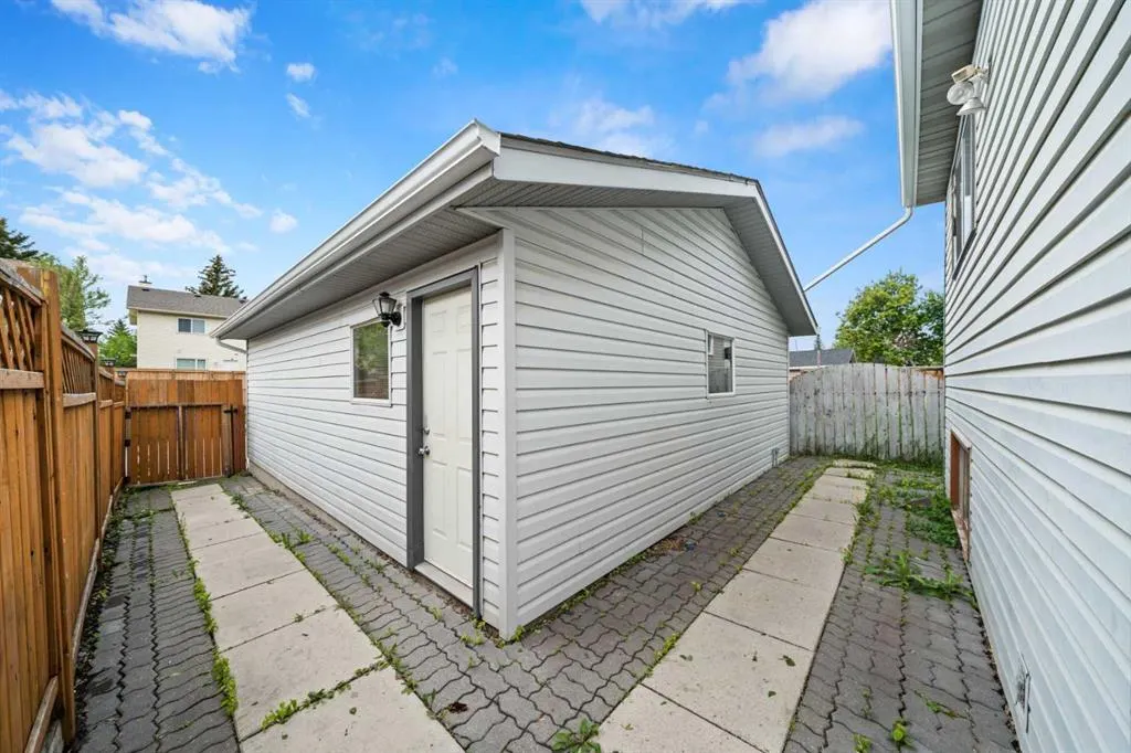 107 Tararidge Close NE