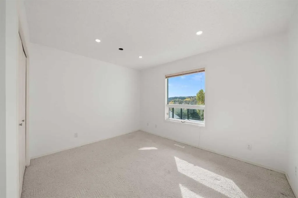 52 West Mitford Crescent