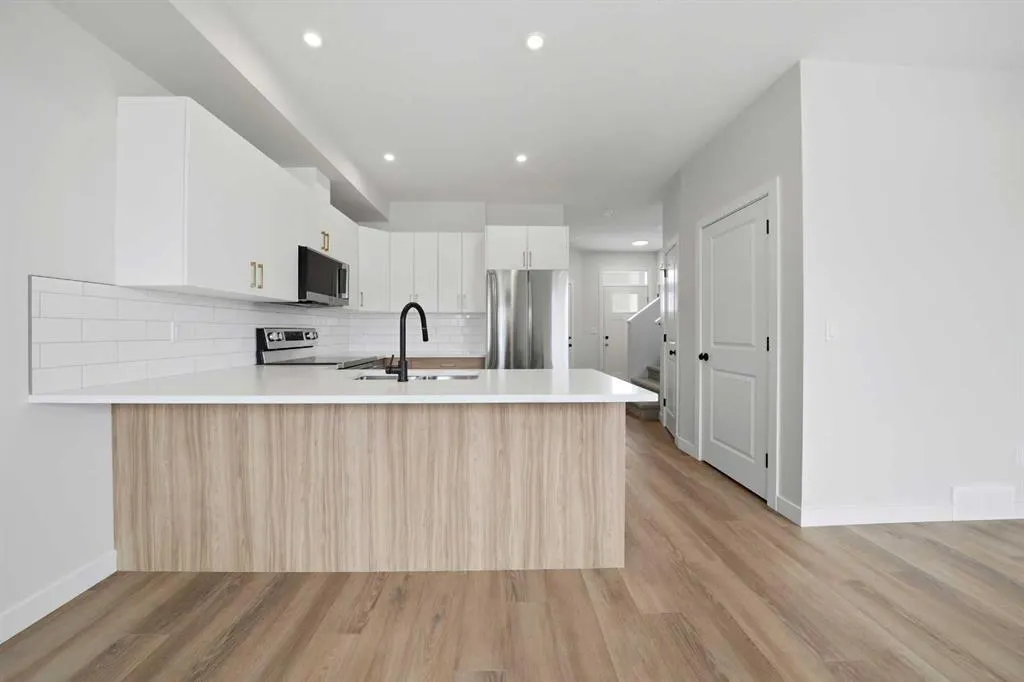 77 Pinnacle Close