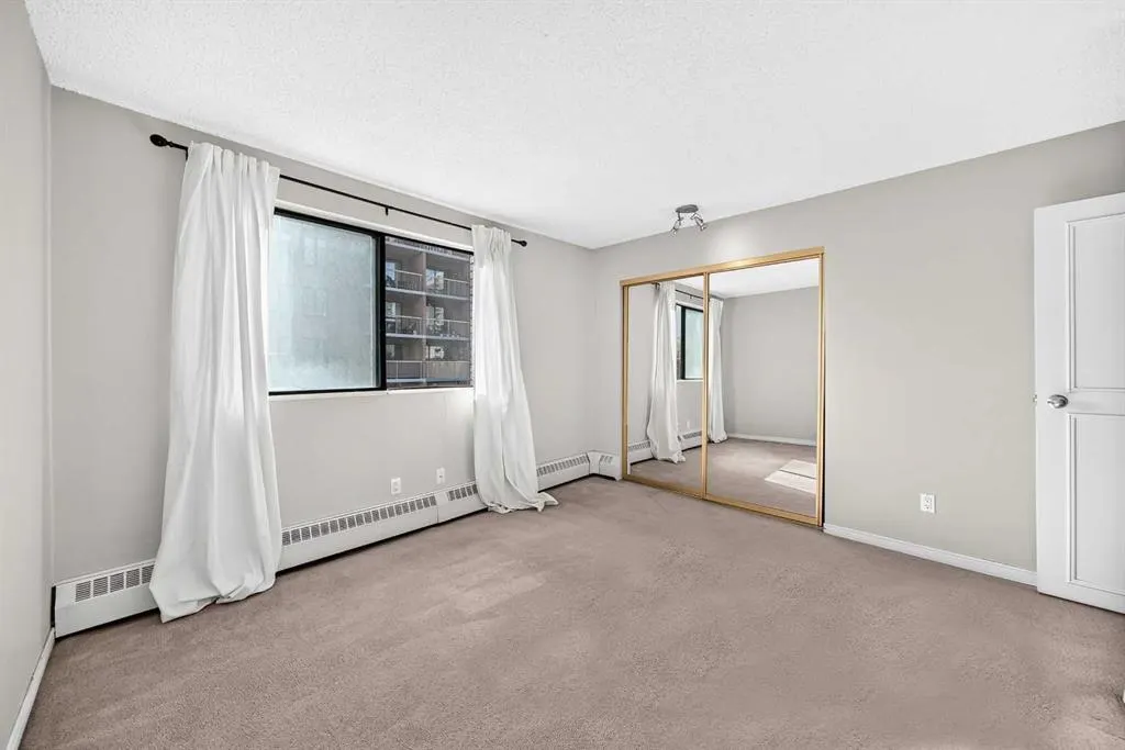 537 14 Avenue SW #306