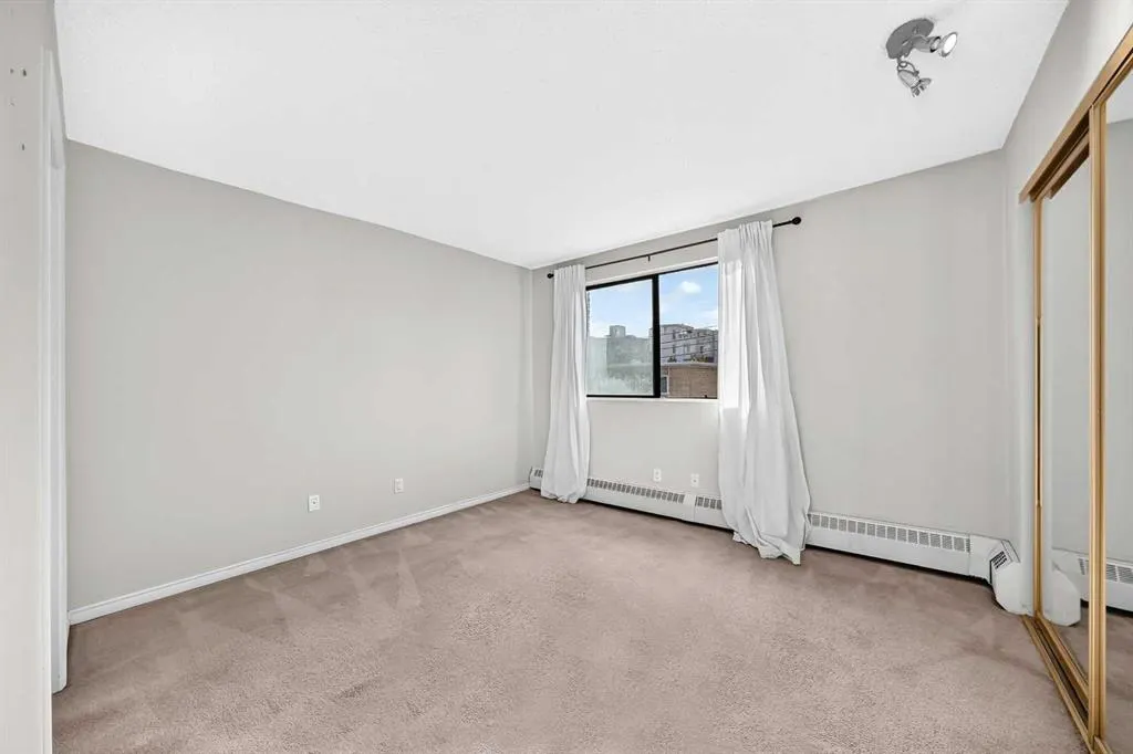 537 14 Avenue SW #306