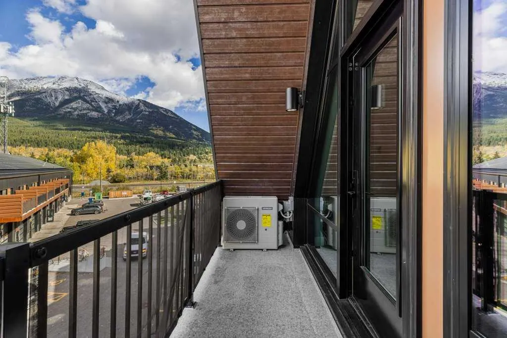 1 Industrial Place #302A