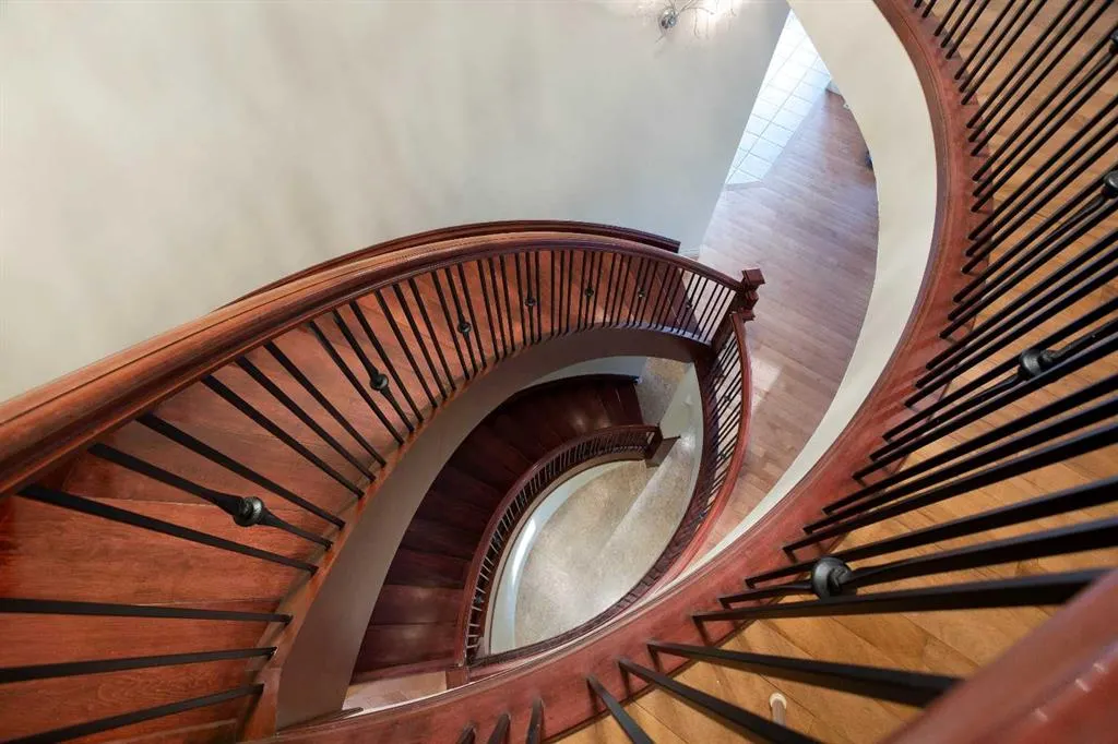 135 Coopers Hill SW