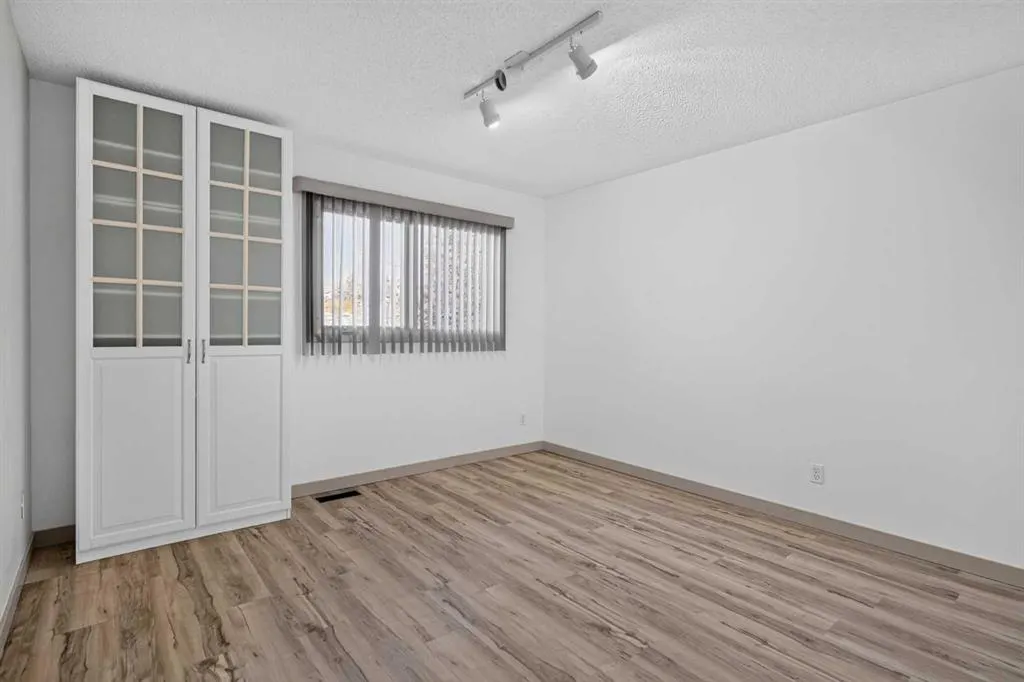 40 Silver Ridge Court NW