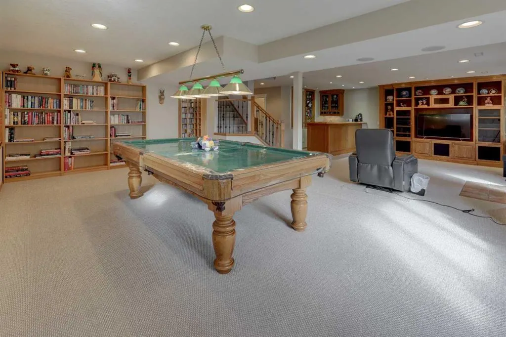 45 Panorama Hills Manor NW