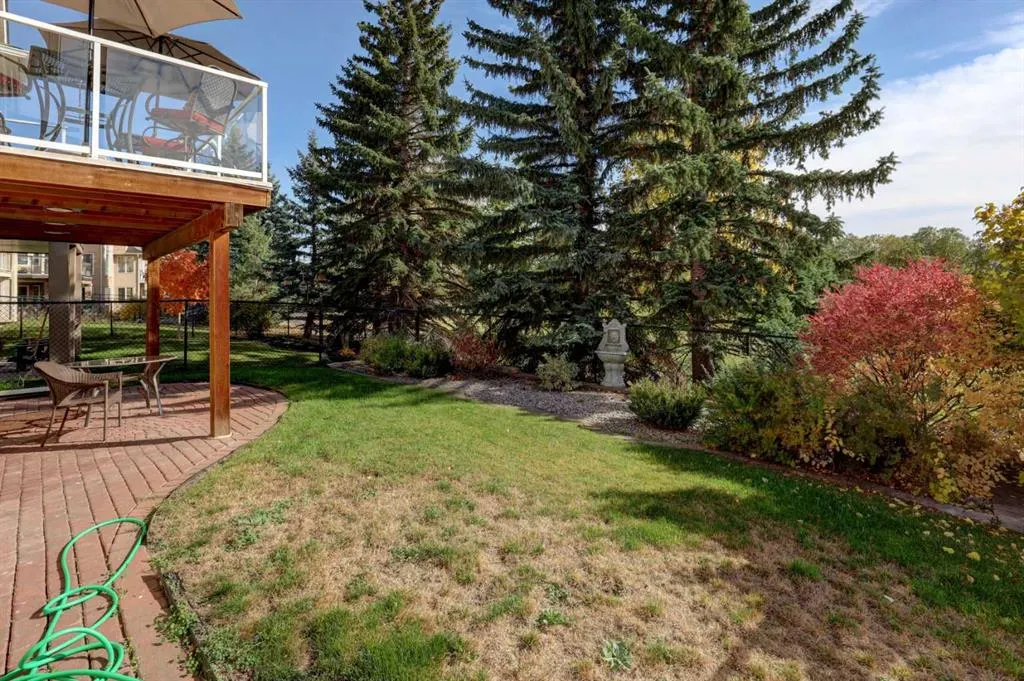 45 Panorama Hills Manor NW