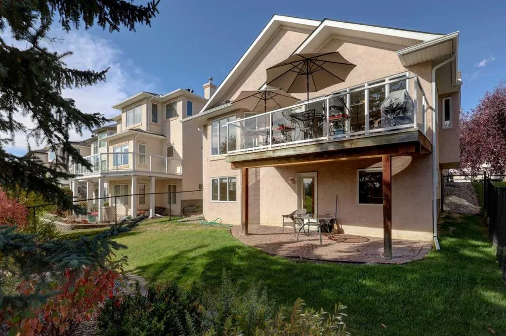 45 Panorama Hills Manor NW