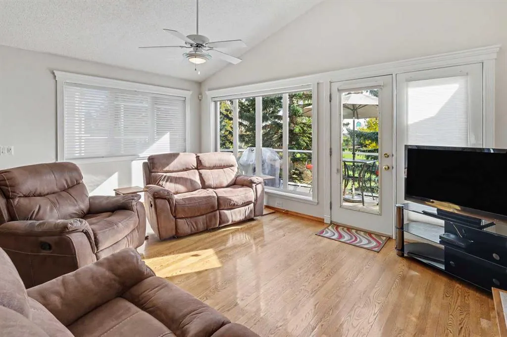 45 Panorama Hills Manor NW