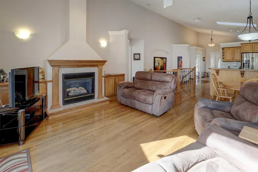 45 Panorama Hills Manor NW