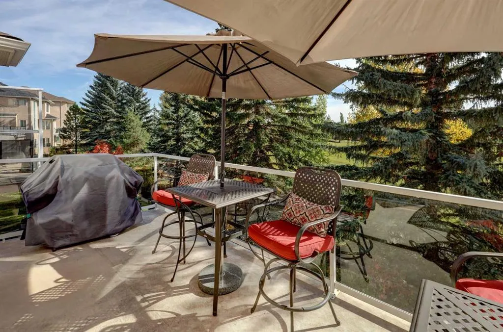 45 Panorama Hills Manor NW