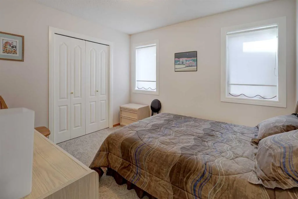 45 Panorama Hills Manor NW