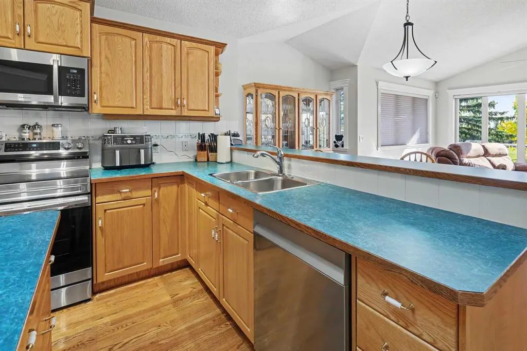 45 Panorama Hills Manor NW
