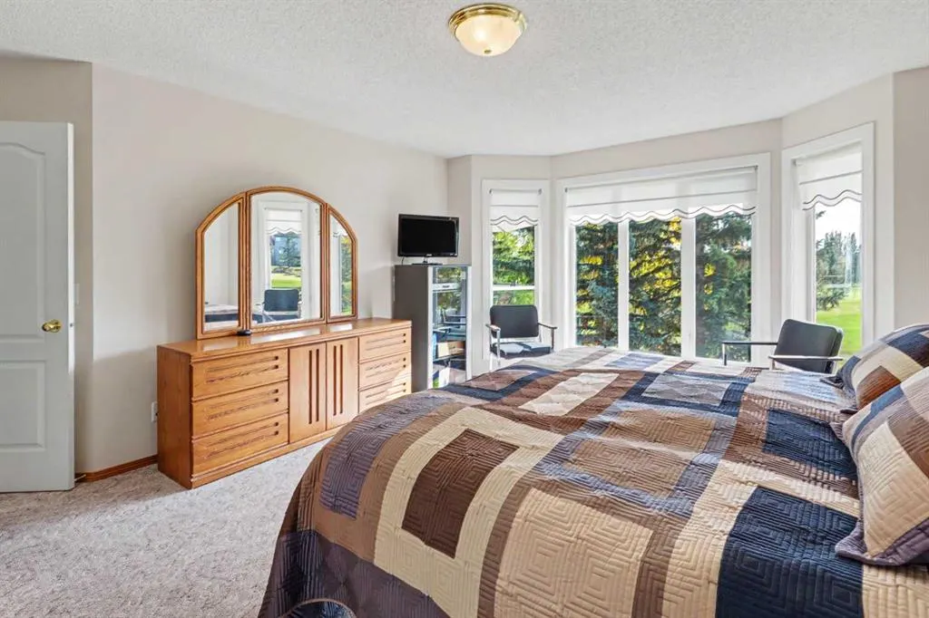 45 Panorama Hills Manor NW