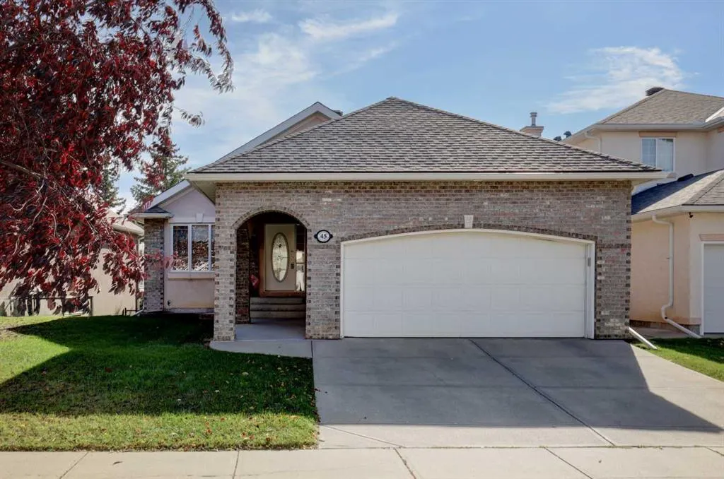 45 Panorama Hills Manor NW