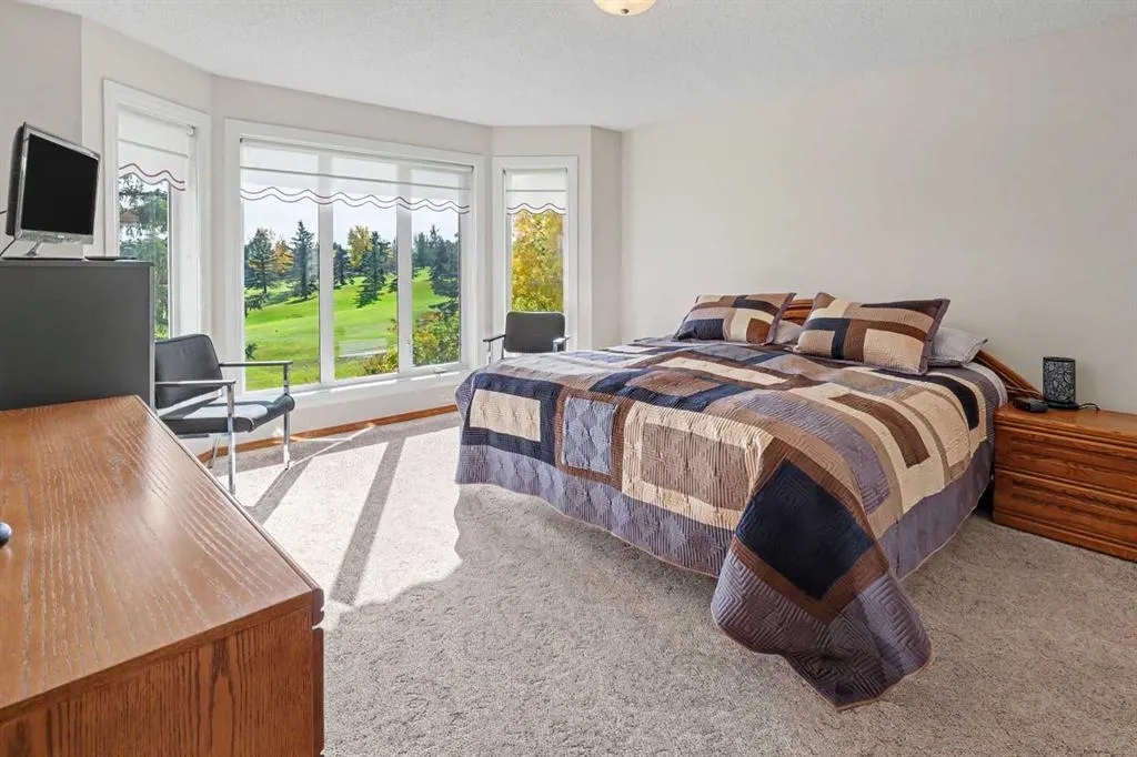 45 Panorama Hills Manor NW