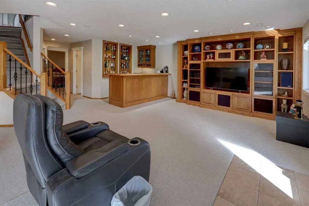 45 Panorama Hills Manor NW