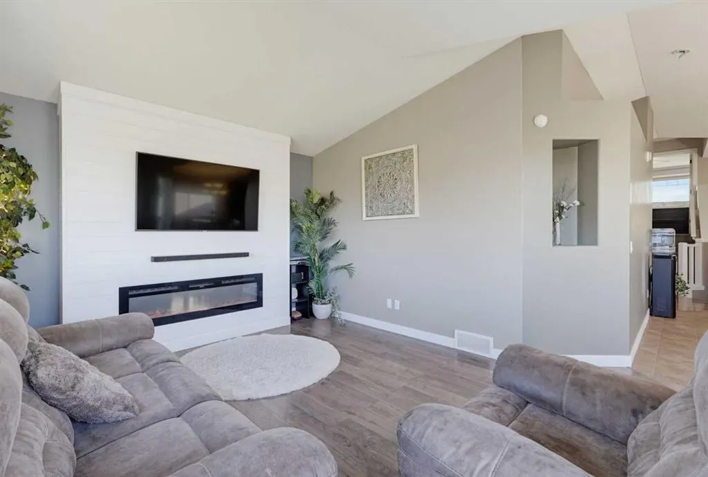 5256 48 Street Close